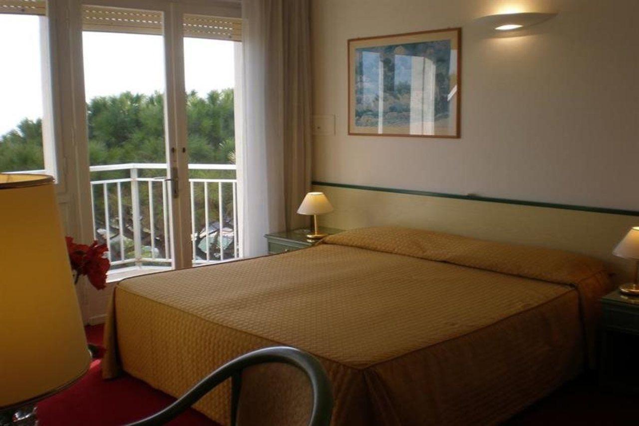 Hotel Majestic Лидо-ди-Езоло Экстерьер фото