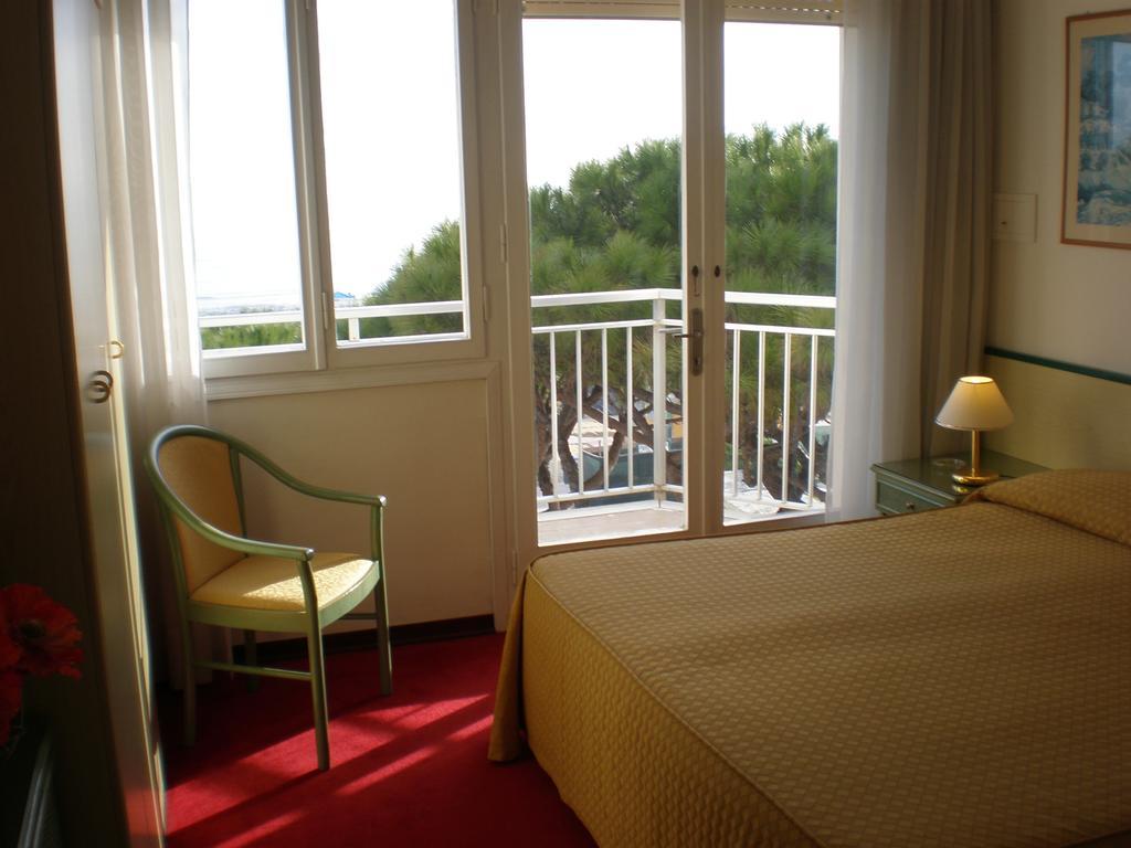 Hotel Majestic Лидо-ди-Езоло Номер фото