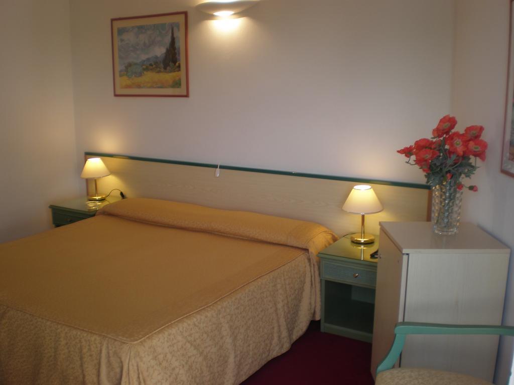 Hotel Majestic Лидо-ди-Езоло Номер фото